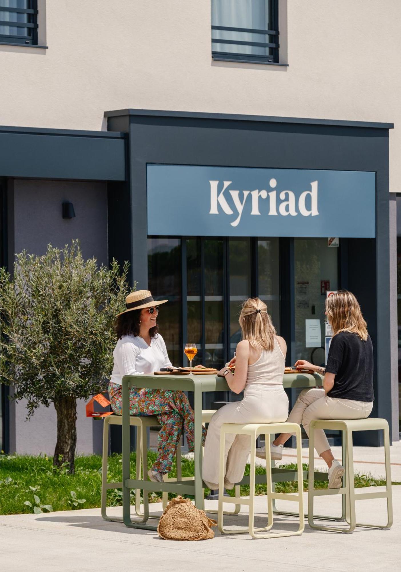 Kyriad Chateauroux Nord - Aeroport Deols ภายนอก รูปภาพ